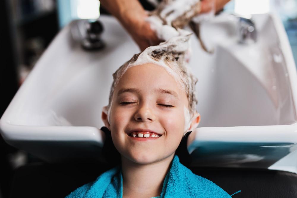 enfant-shampoing